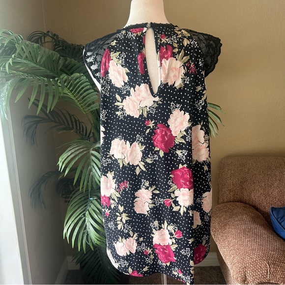 Torrid black floral sleeveless lace stretch top - Picture 6 of 9